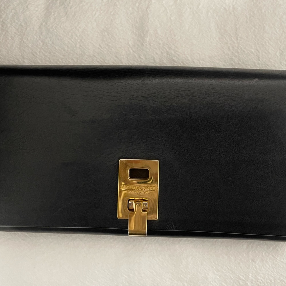 Michael kors collection wallet